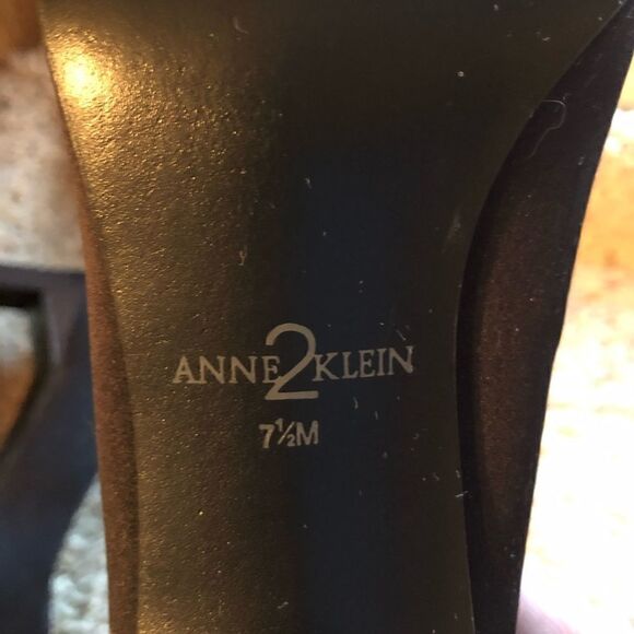 Anne Klein Black Satin Heels - Picture 8 of 11
